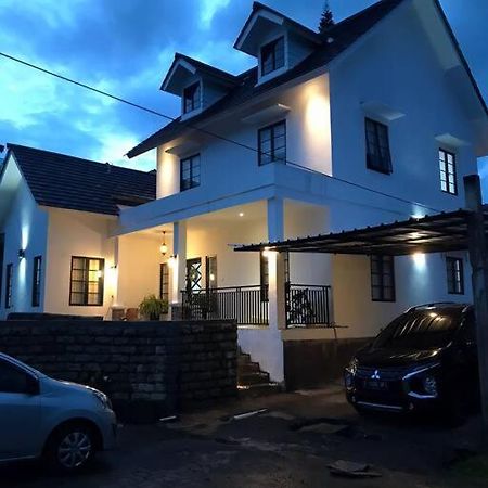 Stylish Villa At Green Apple U 35A Cipanas Puncak Sindanglaya Exterior photo
