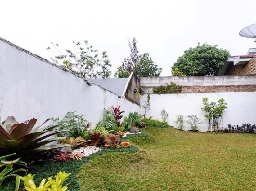 Stylish Villa At Green Apple U 35A Cipanas Puncak Sindanglaya Exterior photo