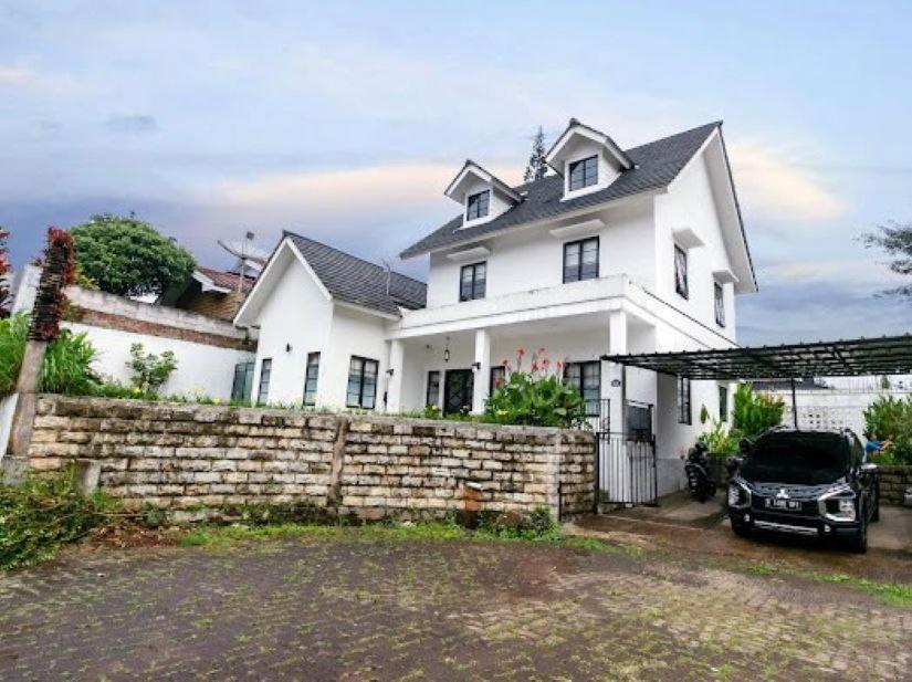 Stylish Villa At Green Apple U 35A Cipanas Puncak Sindanglaya Exterior photo